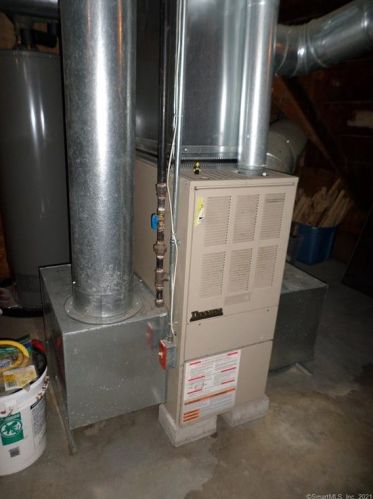 148 Cooper Hill St, Manchester CT  06040-5705 exterior