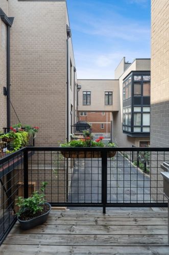 1701 Diversey Pkwy, Chicago IL 60614-1010 exterior