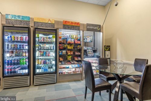 201 8th St, Philadelphia PA  19106-3519 exterior