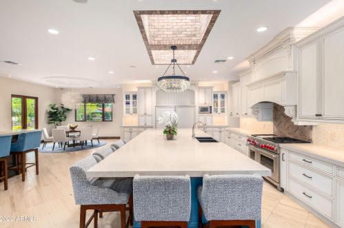 4450 54th St, Phoenix AZ 85018-1905 exterior