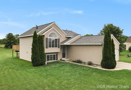 13532 Becker Ct, Cedar Springs, MI 49319-8005