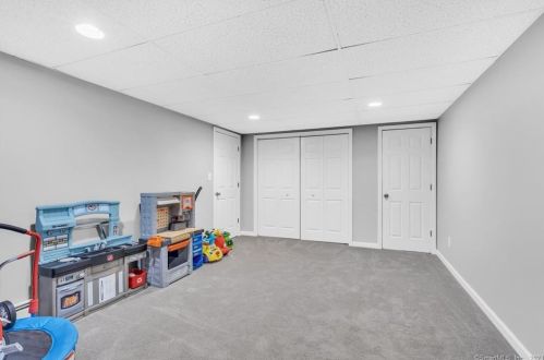 27 Ryefield, Enfield CT 06082-3935 exterior