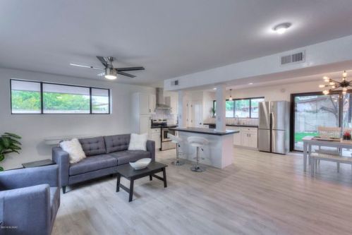 8302 Kenyon Dr, Tucson AZ  85710-4526 exterior