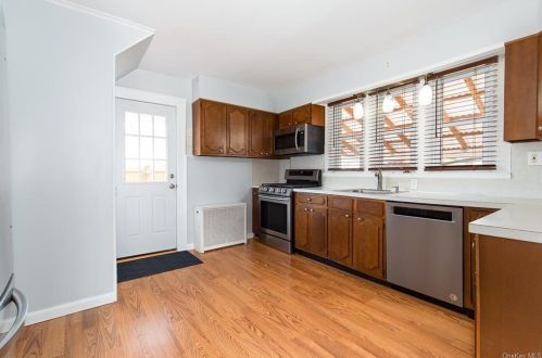 45 Mitchell Ave, Poughkeepsie NY 12603-3420 exterior