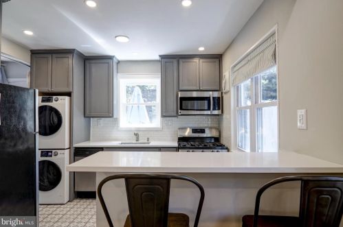 2331 Glendale Ter, Alexandria VA 22303-1907 exterior