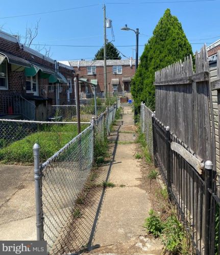 5306 Glenloch St, Philadelphia PA 19135-2718 exterior