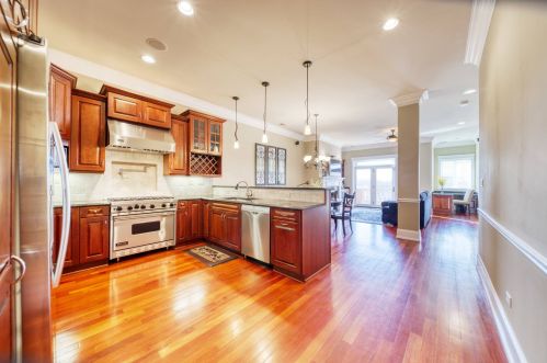 1442 Fullerton Ave, Chicago, IL 60614-2031