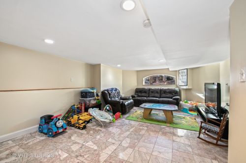 5522 Cornelia Ave, Chicago IL 60657-1019 exterior