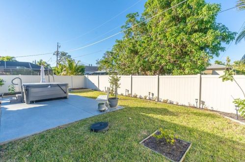 523 107 Ave, Naples FL 34108-1854 exterior