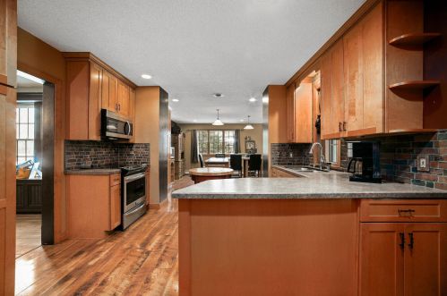 817 County Rd B, Saint Paul MN 55113-4532 exterior