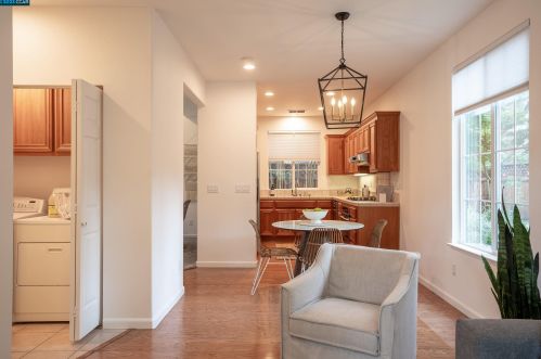 42 Oak Gate Pl, Concord CA 94523-7319 exterior