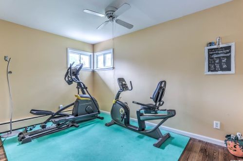 309 Amsterdam Ave, Babylon NY 11704-4929 exterior