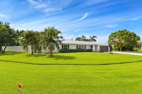 2910 Cates Cir, Fort Pierce FL  34952-5812 exterior