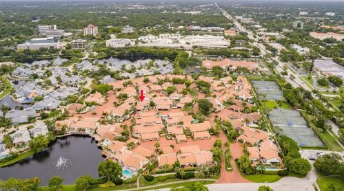 537 Bay Villas Ln, Naples FL 34108-2811 exterior