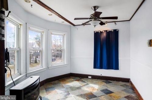 31 Clinton Ave, Camden NJ 08109-2006 exterior