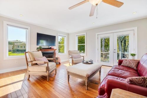 85 Columbia Rd, Windsor CT 06095-3811 exterior