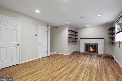 8284 Clifton Farm Ct, Alexandria VA  22306-3265 exterior