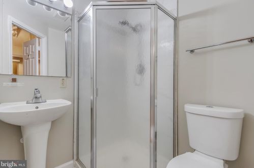 1633 Martha Ter, Rockville MD 20852-4133 exterior