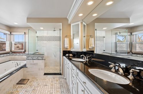 323 Kenmore Ave, Elmhurst IL 60126-3517 exterior