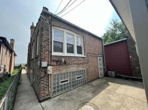 5716 26th St, Chicago, IL 60804-3222