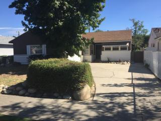 7230 Beckford Ave, Los Angeles CA  91335-2532 exterior