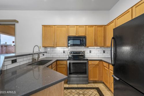 6811 39th Pl, Phoenix AZ  85042-6202 exterior