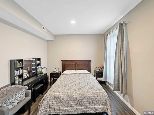 161 St, Union City NJ 07087-5439 exterior