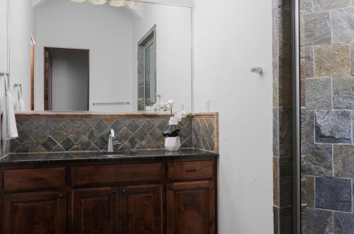 399 Cortona Dr, Austin TX 78746-4464 exterior