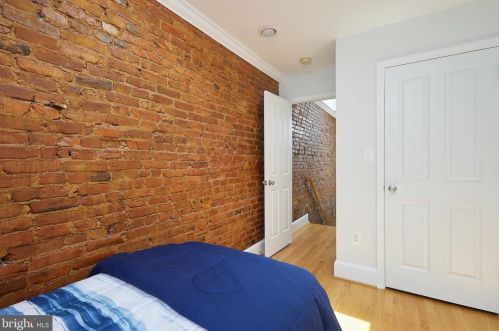 221 E St, Washington DC  20002-7700 exterior