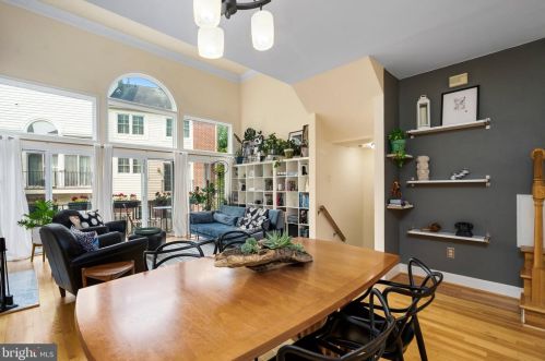 3803 Courtland Cir, Alexandria VA 22305-2061 exterior