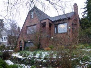 3020 11th Ave, Seattle, WA 98119-1804