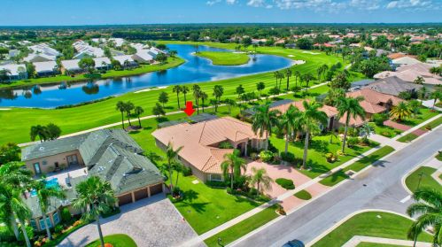 8048 Desmond Dr, Boynton Beach FL 33472-5013 exterior