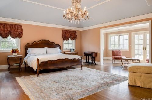 26 Day Rd, Armonk NY 10504-2408 exterior