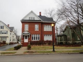 551 Downer Pl, Aurora, IL 60505-4467