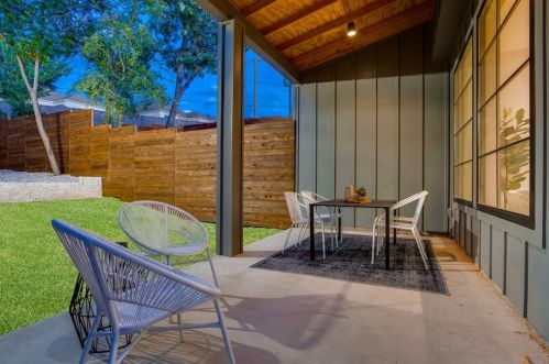 1218 Haines, Dallas TX 75208-4104 exterior