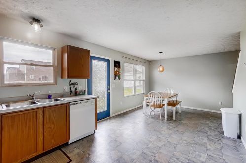 2227 Frst Rdg Dr, Hebron OH 43025-8000 exterior