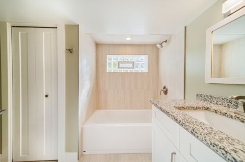 5600 Rutherford Ave, Chicago IL 60638-3247 exterior