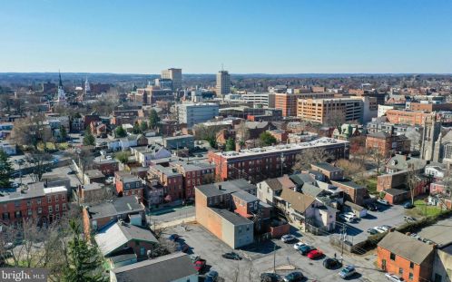 126 Walnut St, Lancaster PA 17602-5043 exterior