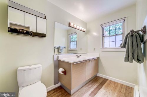 5217 Mitchell St, Alexandria VA 22312-2124 exterior