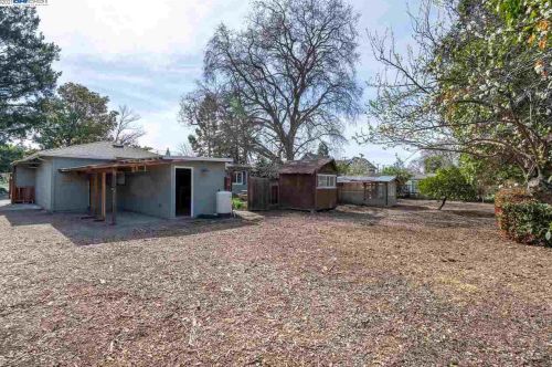 3775 Walnut Ave, Concord CA 94519-1947 exterior