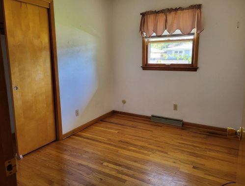 820 14 St, Mishawaka IN 46544-5527 exterior