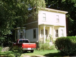 20 Parsons St, Newton, MA 02465-2136