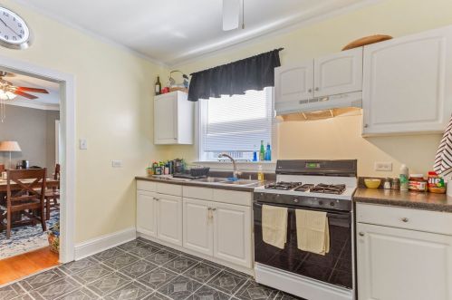 2235 Morse Ave, Chicago IL 60645-2932 exterior