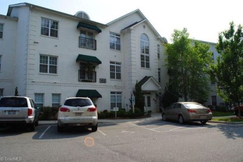 102 Sunset Cir, Greensboro, NC 27408-6646