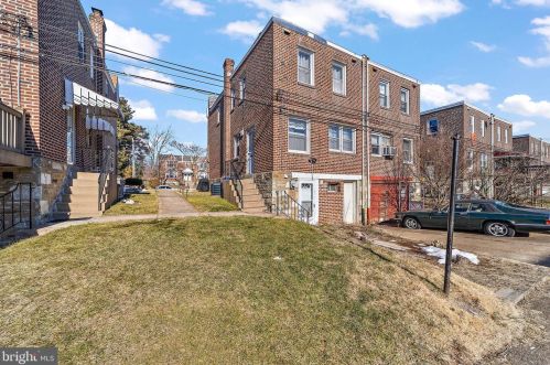 1024 Knorr St, Philadelphia PA 19111-4932 exterior