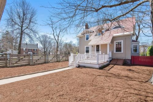 201 Longmeadow St, Springfield MA 01106-1337 exterior