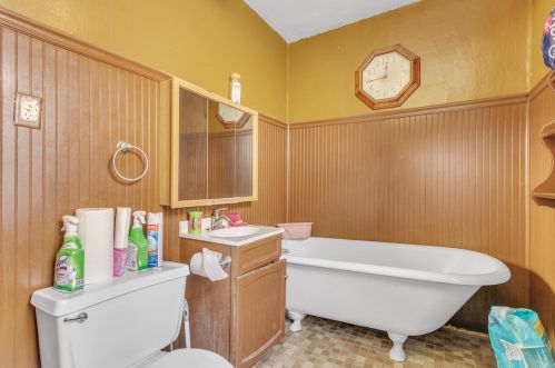 1261 36, Milwaukee WI 53215-1437 exterior