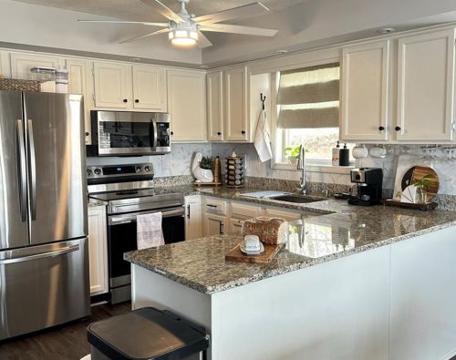 8470 Lake Dr, Lithonia, GA 30039-6562