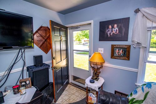 8223 Fairmount Ave, Milwaukee, WI 53218-3616