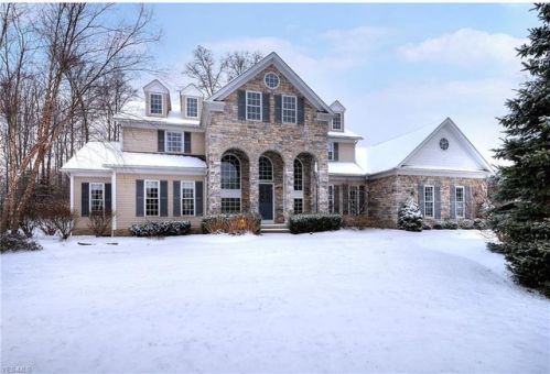 37710 Flanders Dr, Cleveland OH  44139-4697 exterior